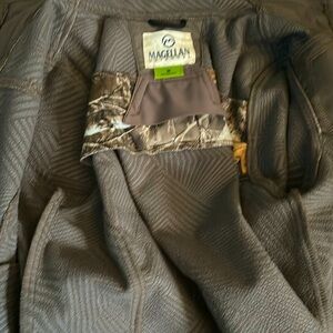 Magellan outdoors size medium in kids. Camo